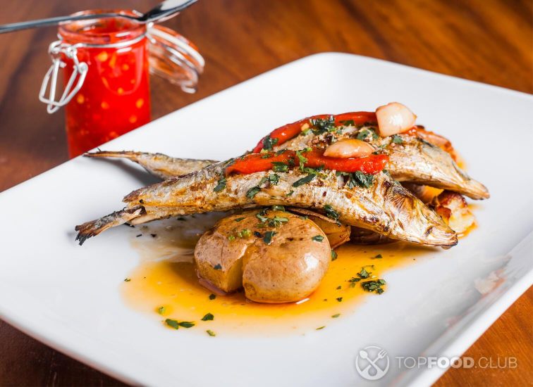 2021-11-12-5cthws-grilled-sardines-plate-with-red-pepper-and-potato-2021-08-26-15-42-23-utc