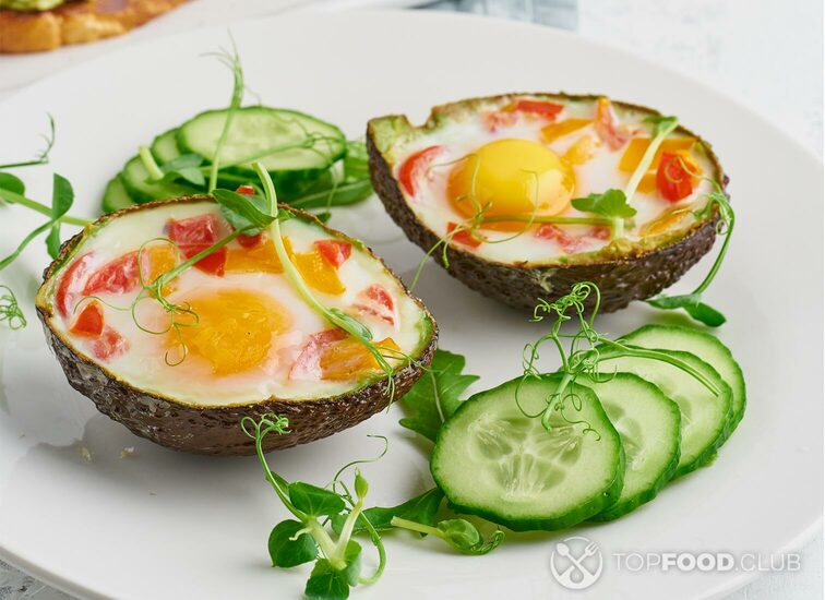 2021-11-12-es9djl-egg-baked-in-avocado-toast-breakfast-closeup-2021-08-27-22-18-08-utc