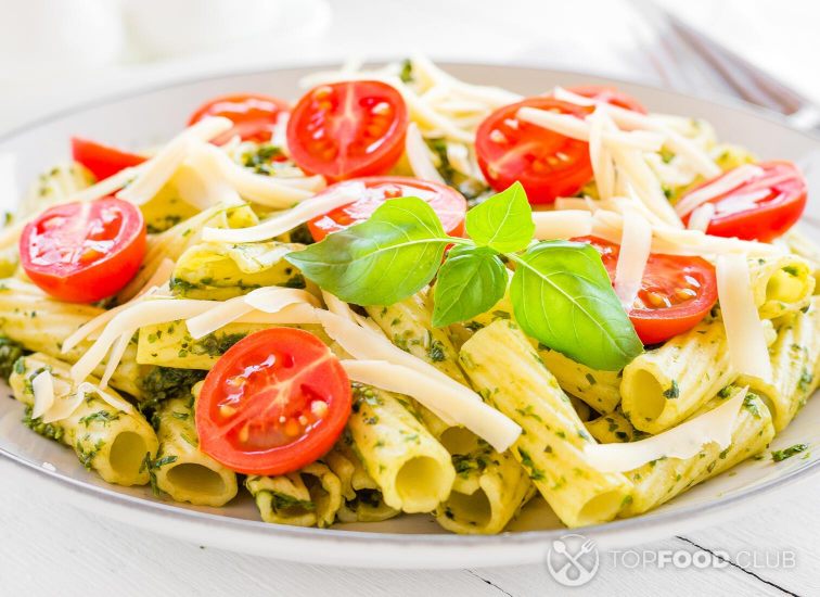 2021-11-15-687z41-pasta-with-basil-pesto-tomato-and-cheese-on-plate-2021-04-02-21-30-04-utc