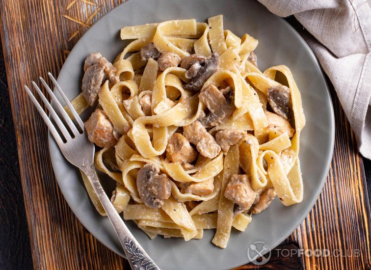 2021-11-15-ceog08-pasta-with-chicken-and-mushroom-2021-04-02-23-07-35-utc