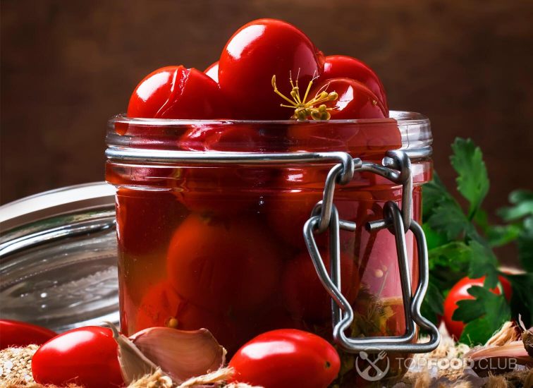 5 лучших рецептов солёных помидоров - Лайфхакер