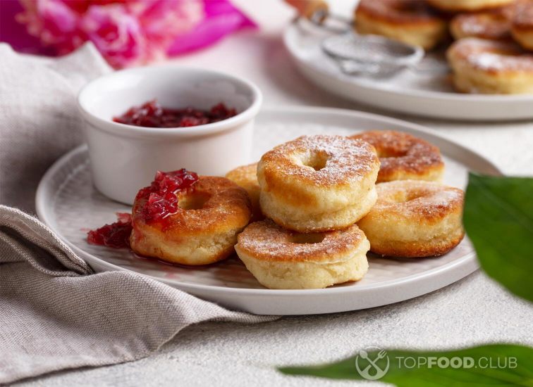 2021-11-17-rwqilc-homemade-donuts-with-rose-jam-2021-08-26-19-01-15-utc