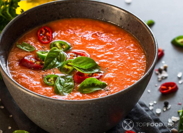 2021-11-23-7azf6x-tomato-soup-or-gazpacho-at-black-table-2021-09-03-07-43-23-utc-1