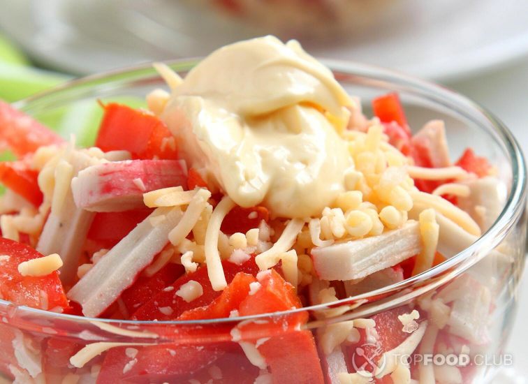 Imitation crab salad with tomatoes and pepper