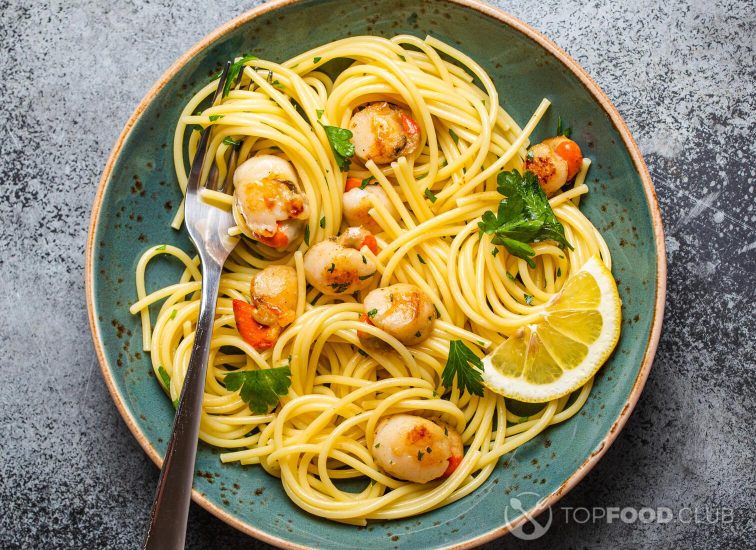 2021-11-26-c69ru0-pasta-with-seafood-5xatf4l