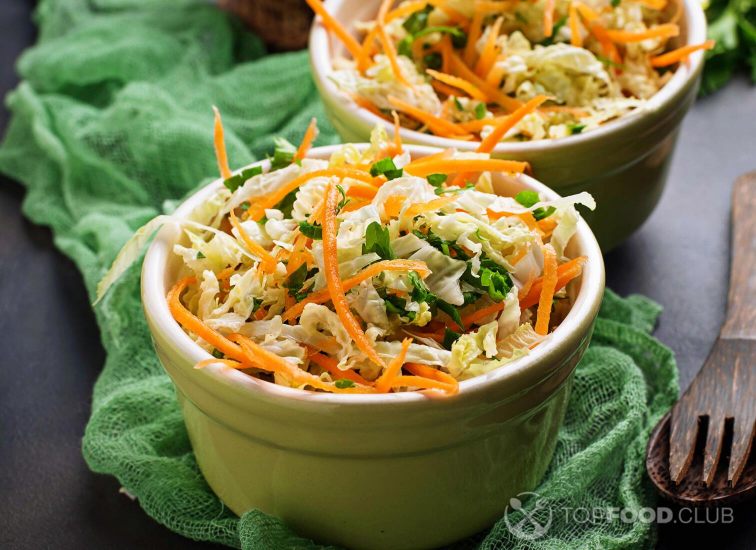 Coleslaw with cabbage and herbs
