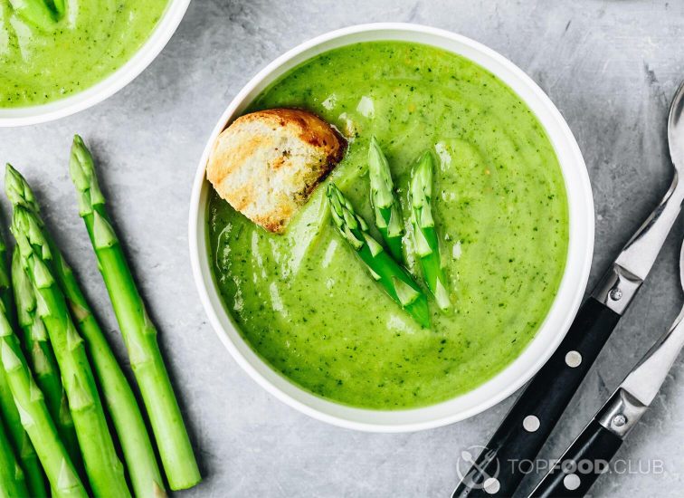 2021-11-26-mvbf8o-asparagus-cream-soup-with-croutons-on-gray-stone-b-2021-08-26-16-01-12-utc