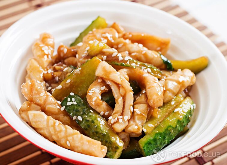 2021-11-26-sjwu23-thai-spicy-salad-with-squid-and-cucumber-in-sweet-brsxm8u