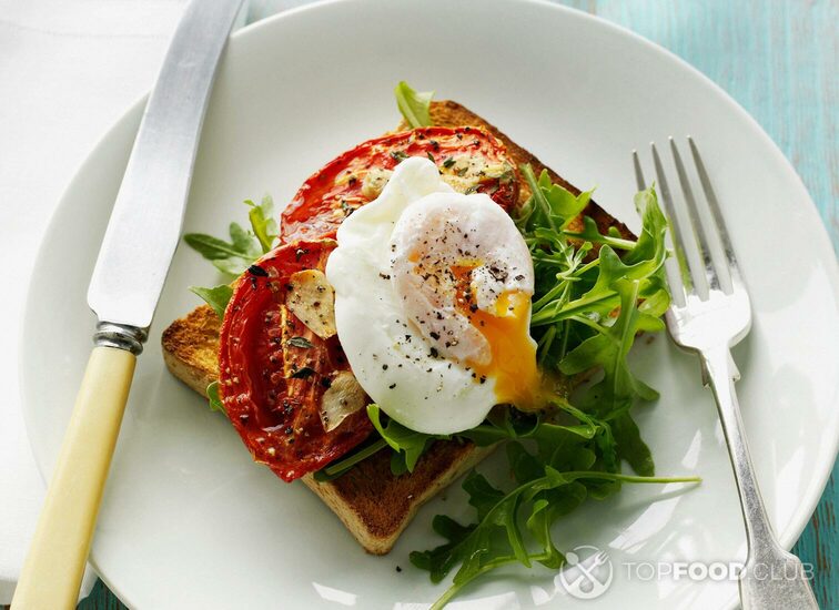 2021-11-26-v03cu4-egg-tomatoes-and-salad-on-toast-2021-11-18-02-35-11-utc