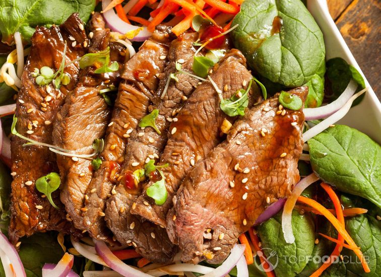 Asian salad with beef