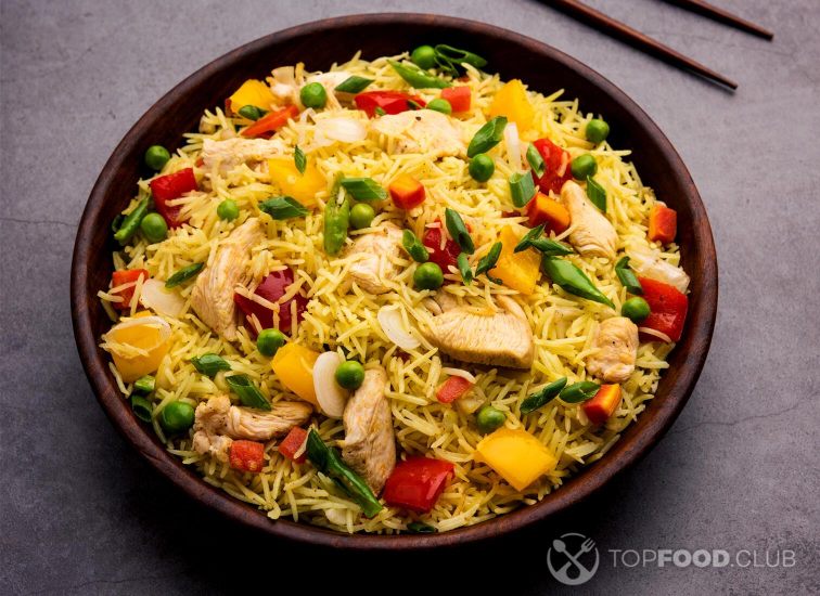 2021-11-29-zkdtqp-indian-chinese-fried-rice-with-chicken-served-in-a-2021-09-01-02-52-30-utc