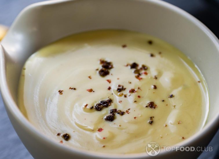 Russian salad dressing with chili