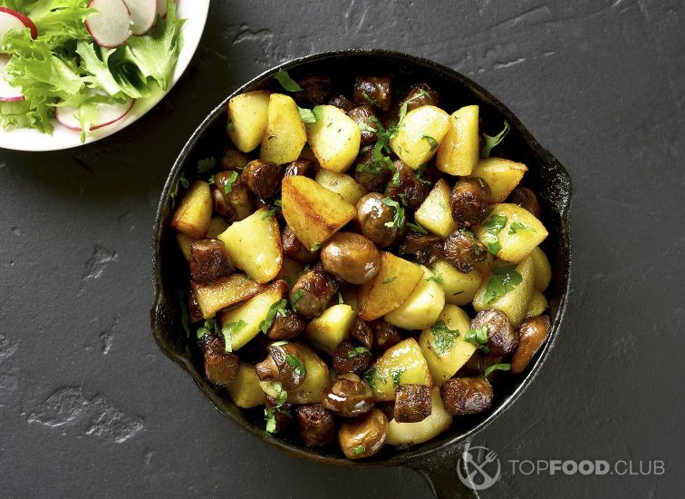 Картошка с мясом и грибами в духовке в горшочках