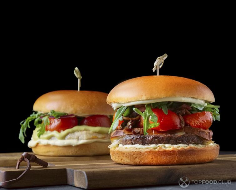 2022-07-09-jkm1x4-burger-s-zharenymi-pomidorami