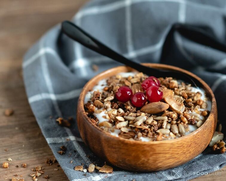 2022-09-23-7secli-overnight-oats-with-fresh-cranberries