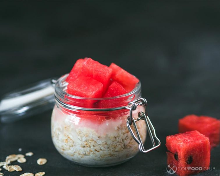 2022-09-26-to2em8-overnight-oats-with-watermelon-and-tomato