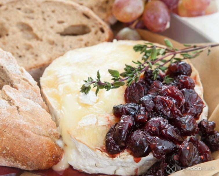 Baked Brie with Grapes