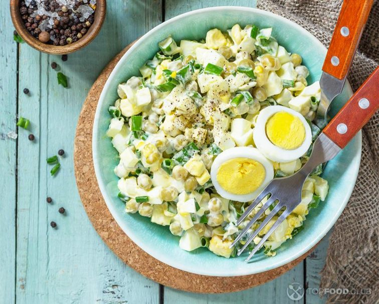 Egg salad with green pees and onion