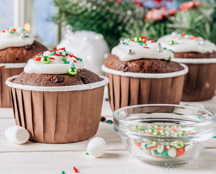 2022-12-11-3cof7q-chocolate-christmas-cupcake