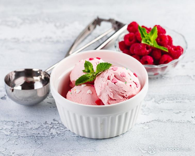 2023-01-11-fnhvs0-raspberry-ice-cream
