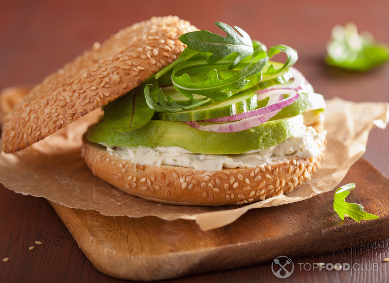 2023-01-30-lpwqnm-avocado-sandwich-on-bagel-with-cream-cheese-onion-2021-08-26-16-57-51-utc