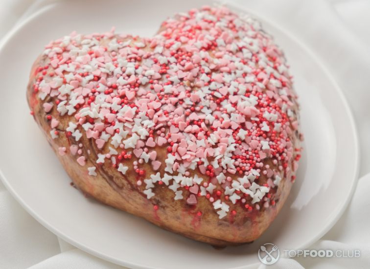 2023-02-02-cgedli-valentines-day-heart-shaped-cake-2023-01-06-22-45-28-utc