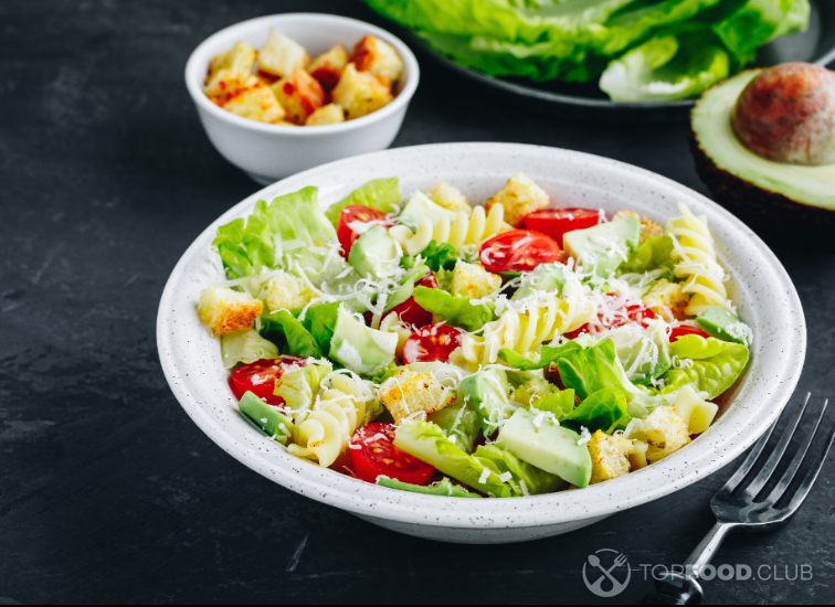 2023-02-02-uwqo1t-caesar-pasta-salad-with-avocado-croutons-and-toma-2021-08-29-17-13-55-utc