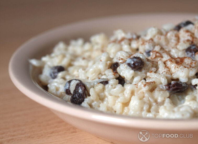 2023-02-11-pasjq2-rice-pudding-with-raisins-and-cinnamon-traditiona-2022-11-16-17-06-41-utc