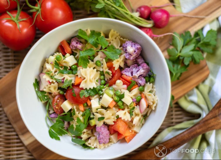 2023-02-15-58a0i1-fresh-and-colorful-pasta-salad