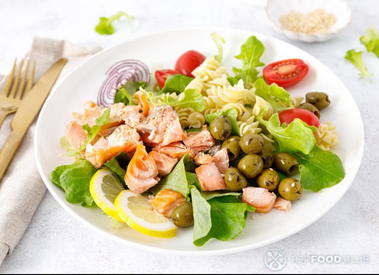 2023-02-15-routhc-salmon-salad-with-fresh-lettuce