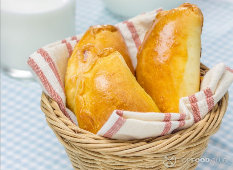 2023-03-07-bg5s83-russian-pastries-pirogi-filled-with-eggs-and-gre-2021-08-28-12-31-58-utc