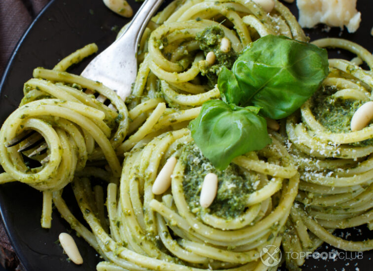 2023-04-24-1h58u0-spaghetti-s-pesto-i-parmezanom