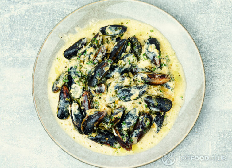 2023-05-24-zvjs7f-mussels-in-creamy-sauce-2022-11-12-18-53-07-utc