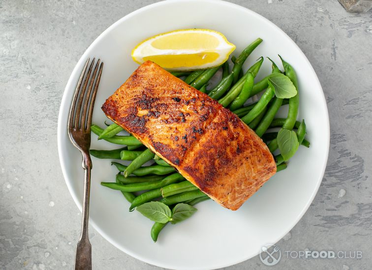 2023-06-11-xnwevg-fried-salmon-with-green-beans