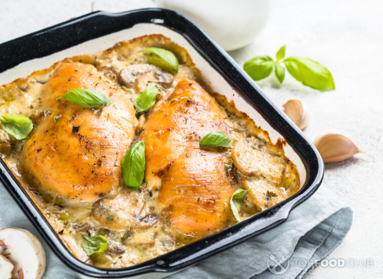 2023-07-04-ewsq9a-baked-chicken-breast-with-mushrooms-in-cream-sauce-2021-09-02-15-14-19-utc