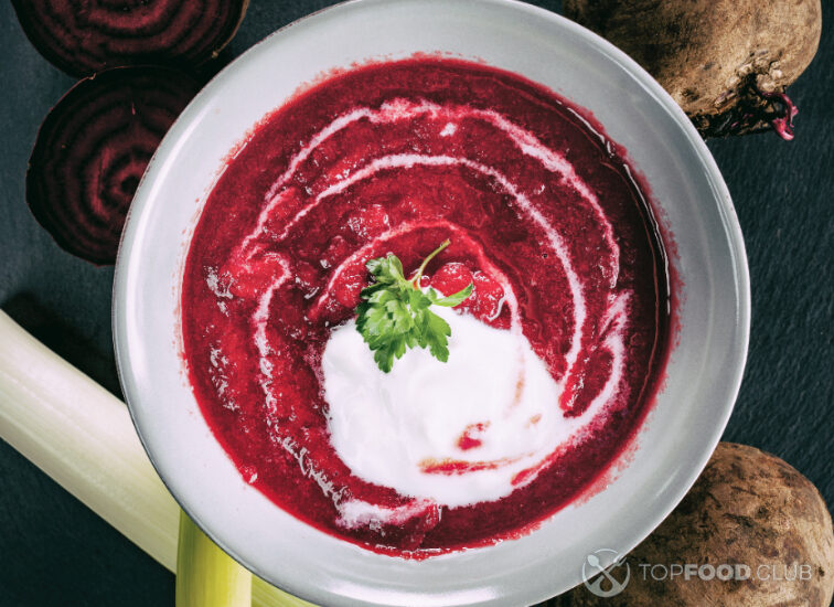 2023-08-21-ptfl40-beetroot-red-borscht-with-sour-cream-and-parsley-2021-08-26-18-36-58-utc