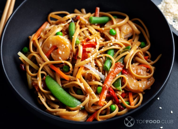 2023-08-22-5aldck-asian-noodles-with-shrimps-and-vegetables-2021-08-29-18-26-56-utc