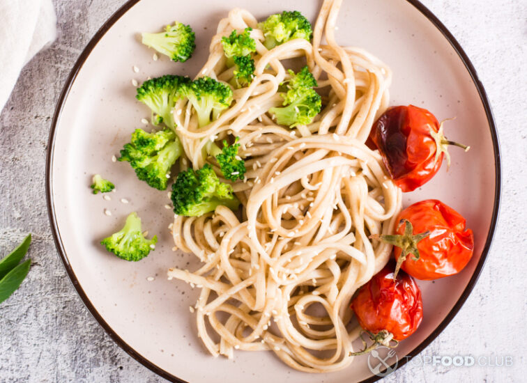 2023-11-02-h12wsg-wheat-udon-noodles-in-soy-sauce-with-tomatoes-and-2022-09-29-00-06-21-utc
