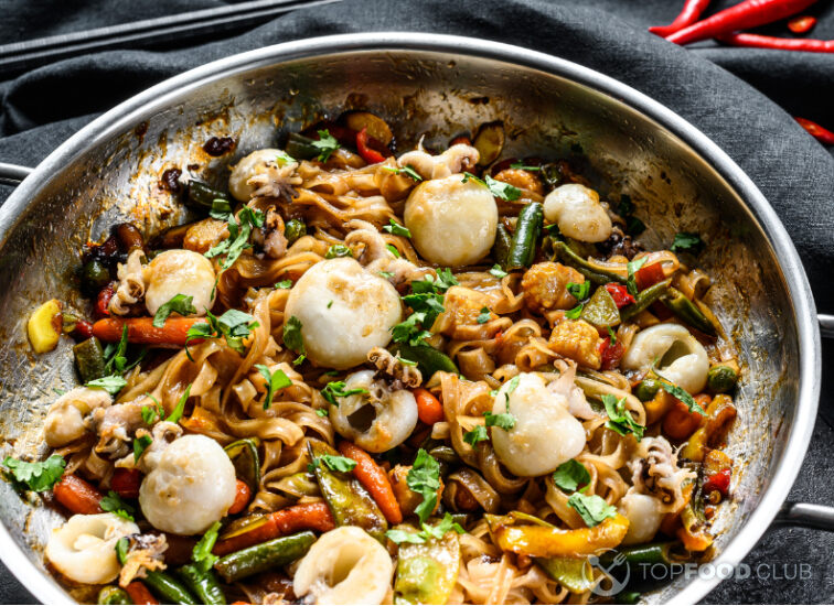 2023-11-03-ph15lo-wok-with-stir-fry-udon-noodles-cuttlefish-and-veg-2022-01-19-00-06-48-utc