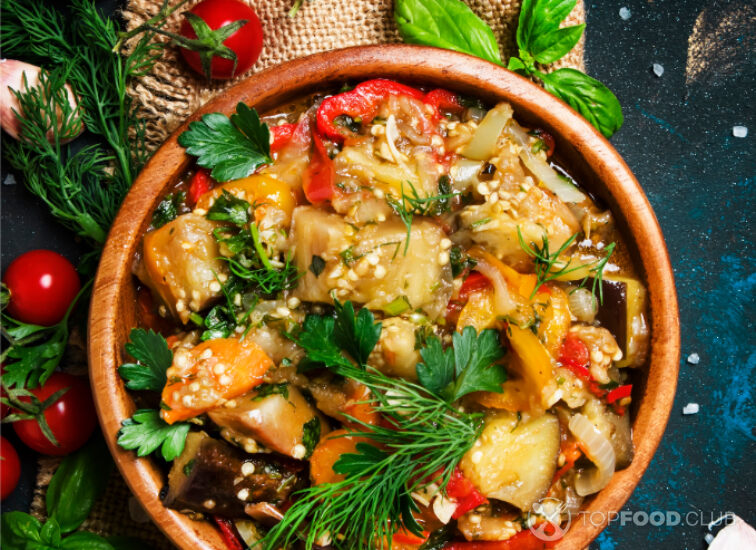 Рецепт: Мясо в горшочке с овощами в духовке - Свинина с баклажанами, картофелем и помидорами.
