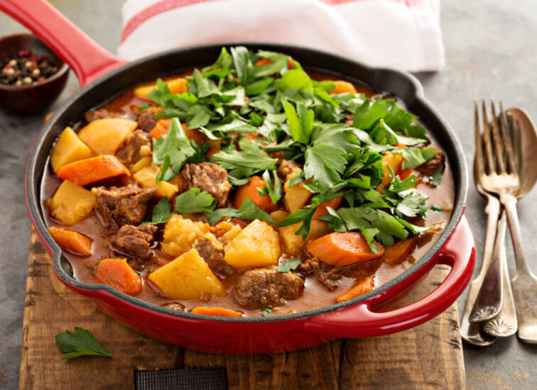 2023-12-18-js0v6a-stewed-beef-with-potatoes-carrot-and-parsley