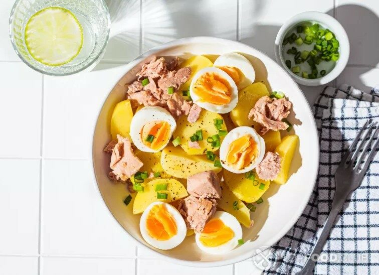 2024-01-23-zku897-2022-03-21-za7qjw-tuna-and-potato-salad-with-egg-and-green-onions-in-2021-12-09-12-40-09-utc-2-756x0-9bd