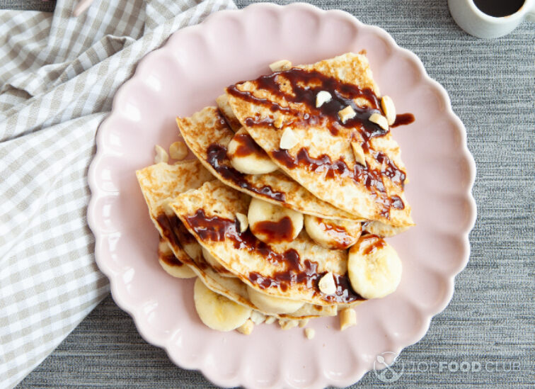 2024-02-26-zcnrpm-pancakes-with-banana-and-chocolate-sauce-2023-11-27-05-31-44-utc