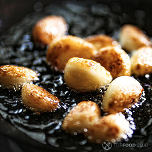 жарить чеснок