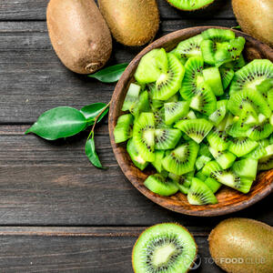 Нарезаем киви