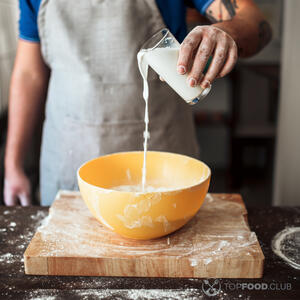 Добавить жидкие ингредиенты