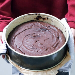 Выложить тесто.