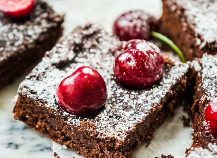 2021-08-24-xhvow2-double-chocolate-brownies-with-cherries-3jbtpaj