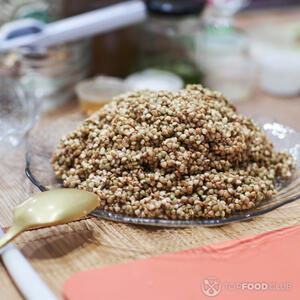 Замачивать гречку.