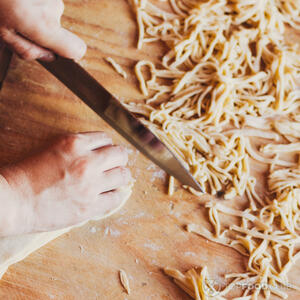 Нарезать лапшой